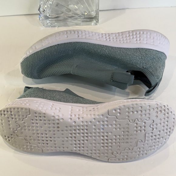 Avia Gray Athletic Shoes - Picture 10 of 16